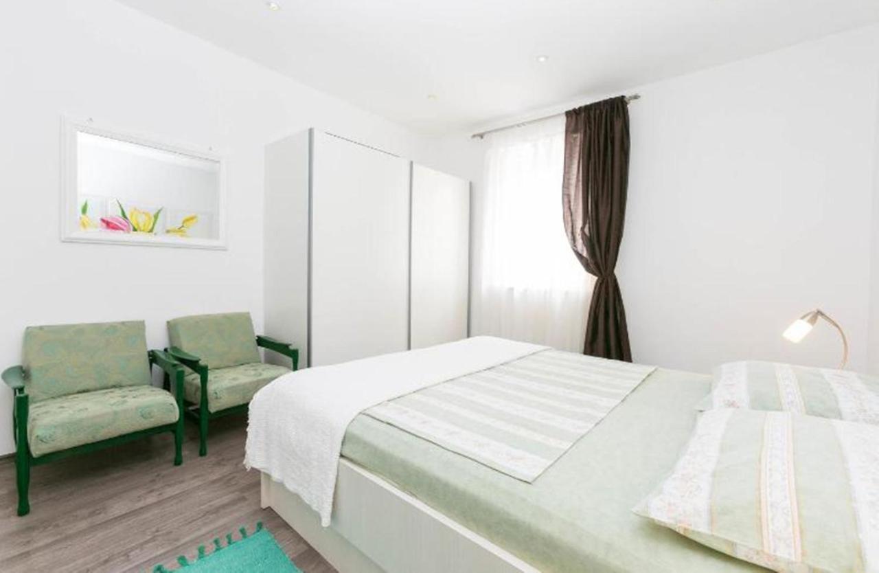 Cecillia Mare Apartments Ровінь Екстер'єр фото