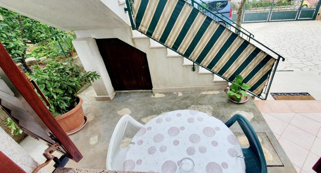Cecillia Mare Apartments Ровінь Екстер'єр фото
