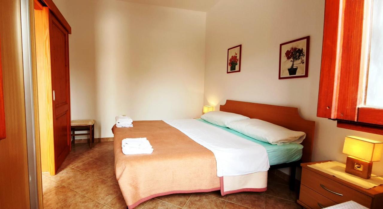 Cecillia Mare Apartments Ровінь Екстер'єр фото
