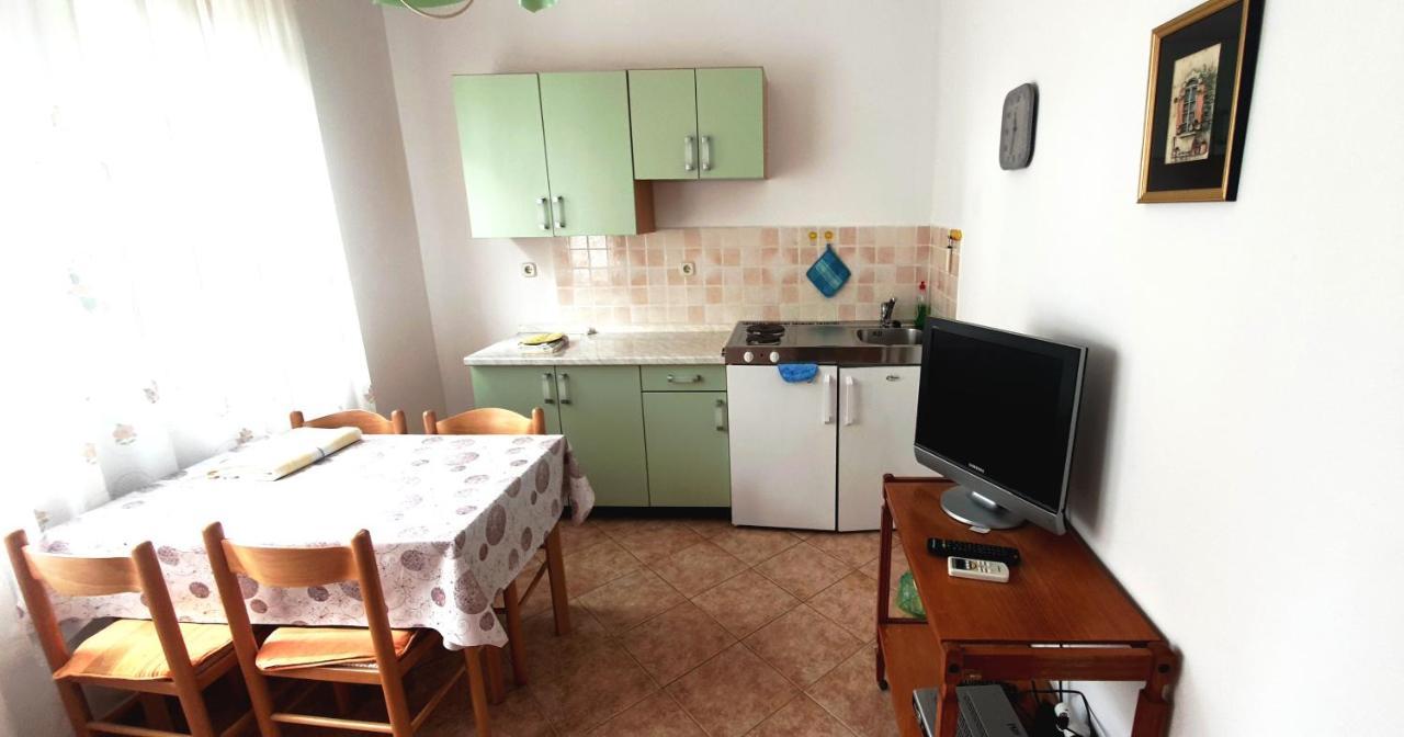 Cecillia Mare Apartments Ровінь Екстер'єр фото