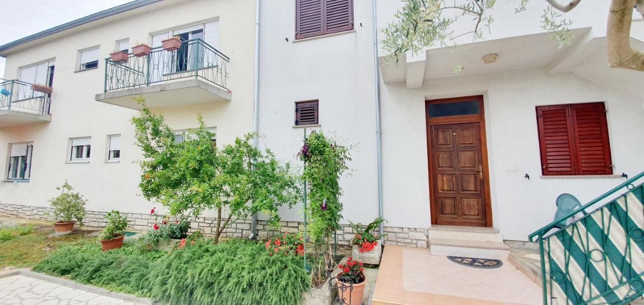 Cecillia Mare Apartments Ровінь Екстер'єр фото