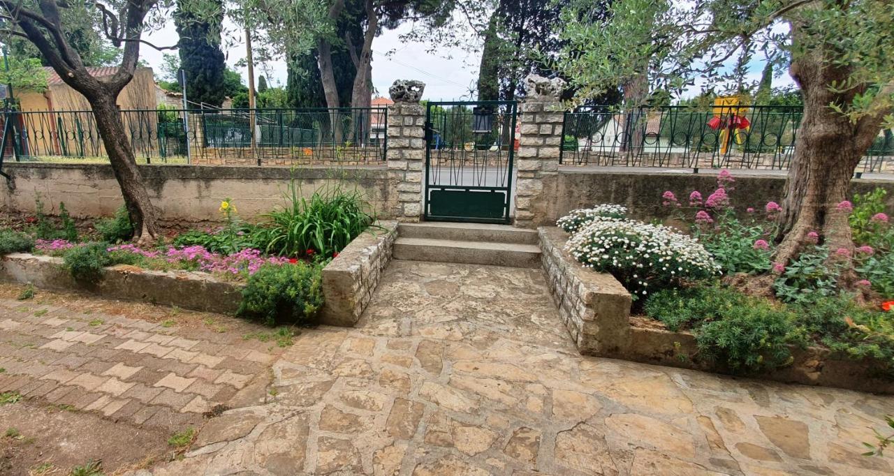 Cecillia Mare Apartments Ровінь Екстер'єр фото