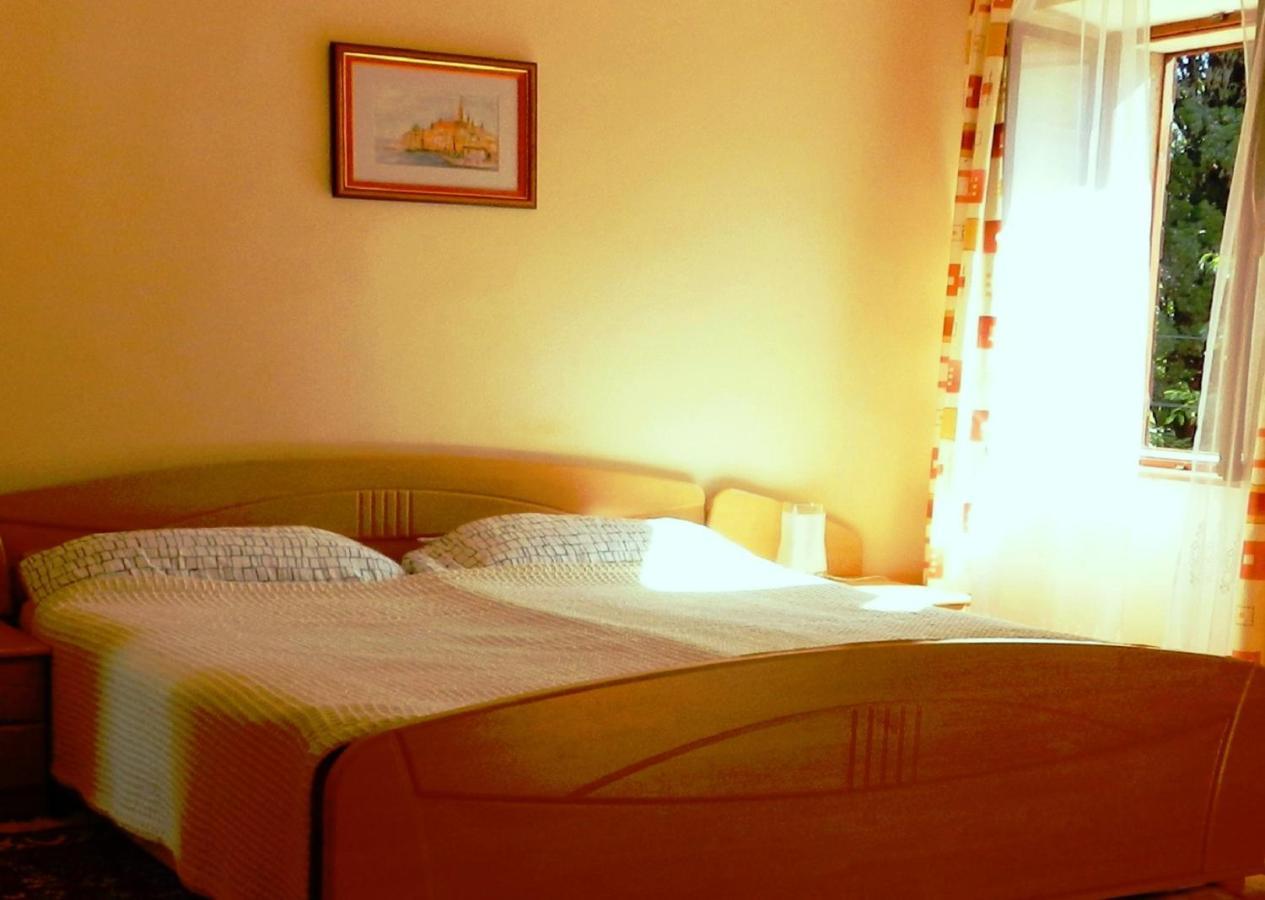 Cecillia Mare Apartments Ровінь Екстер'єр фото