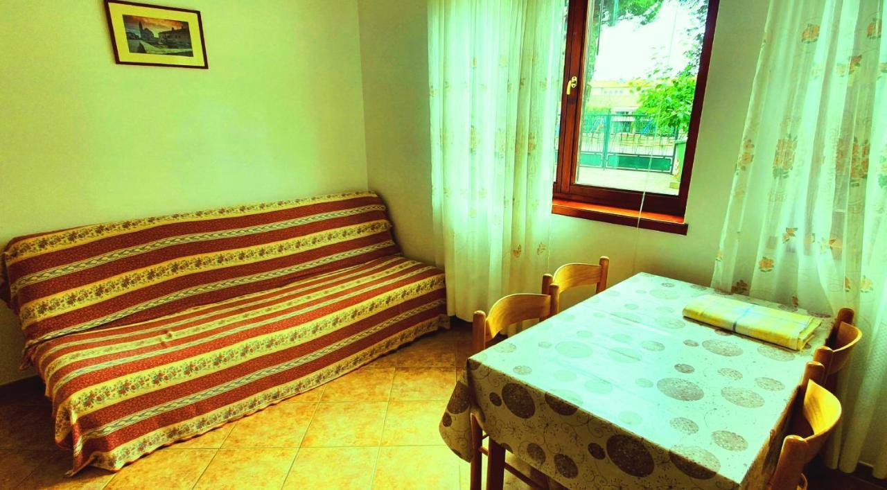 Cecillia Mare Apartments Ровінь Екстер'єр фото