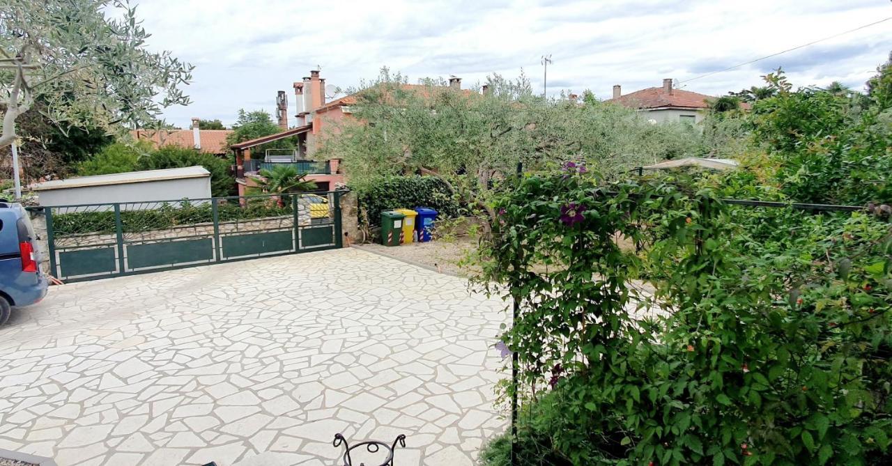 Cecillia Mare Apartments Ровінь Екстер'єр фото