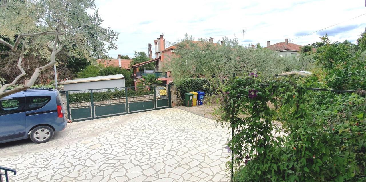 Cecillia Mare Apartments Ровінь Екстер'єр фото